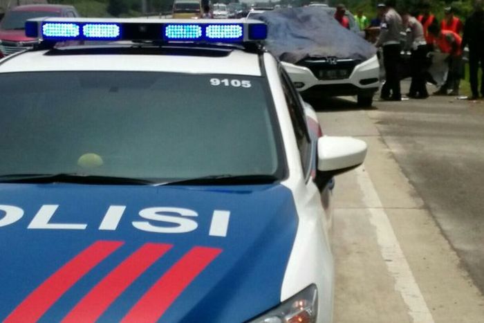 Polisi PJR Polda Jabar tengah menangani tabrakan beruntun yang melibatkan rombongan kendaraan mewah di Tol Cipali   
