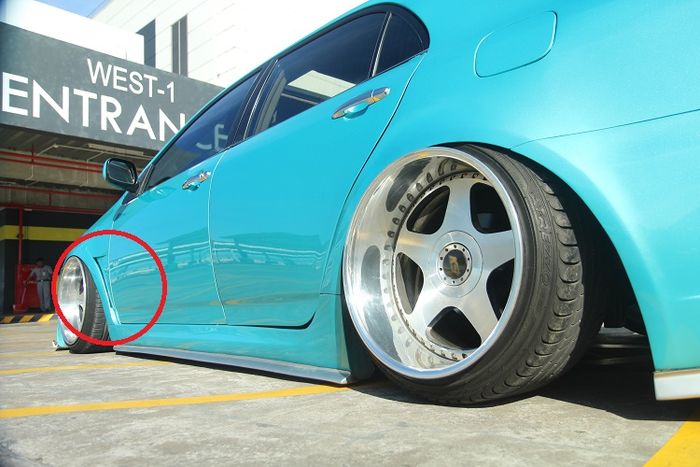 Wide body 6 cm depan belakang, Sepatbor depan dicustom dengan fender fin