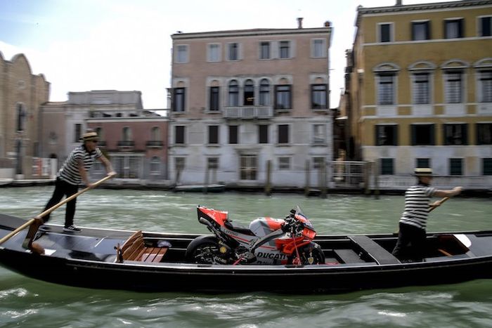 Jorge Lorenzo jalan-jalan ke Venice jelang MotoGP Italia