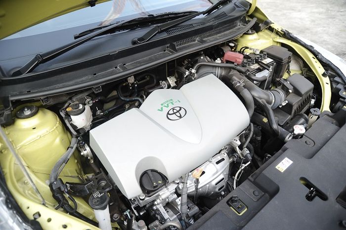 Test Drive New Toyota Yaris TRD Sportivo. Handling &amp; Performa.  Mesin masih sama dengan Yaris terdalu, yaitu 2NR-FE yang mampu muntahkan 105.5 dk dan 140 Nm