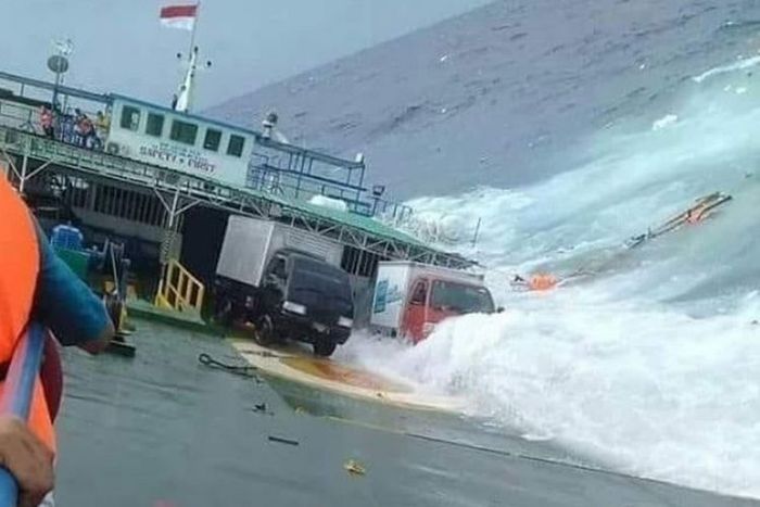 Kapal feri Lestari Maju tenggelam di perairan Selayar, Makassar.