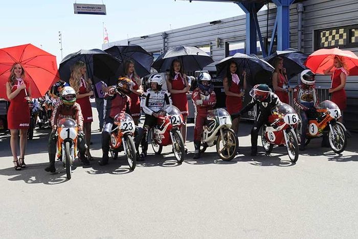 Parade lap di TT Circuit Assen setelah MotoGP Belanda