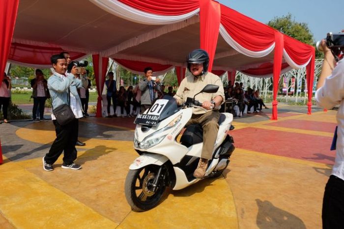 Penyerahan 50 unit Honda PCX dari Astra Motor Sumsel kepada panitia penyelenggara Asian Games 2018 Palembang  