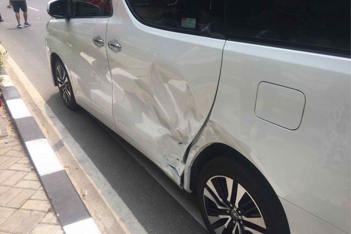 Kondisi Toyota Vellfire yang ditabrak Camry 