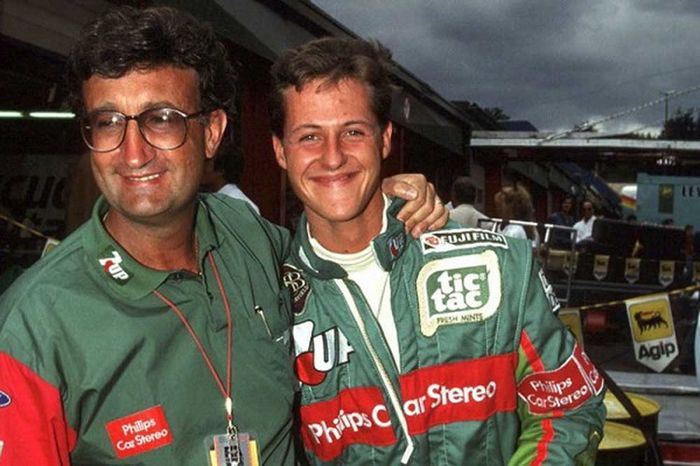 Eddie Jordan (kiri) dan Michael Schumacher tahun 1991.  Pemilik tim Jodran ini bisa jadi orang paling berjasa dalam karier Michael Schumacher