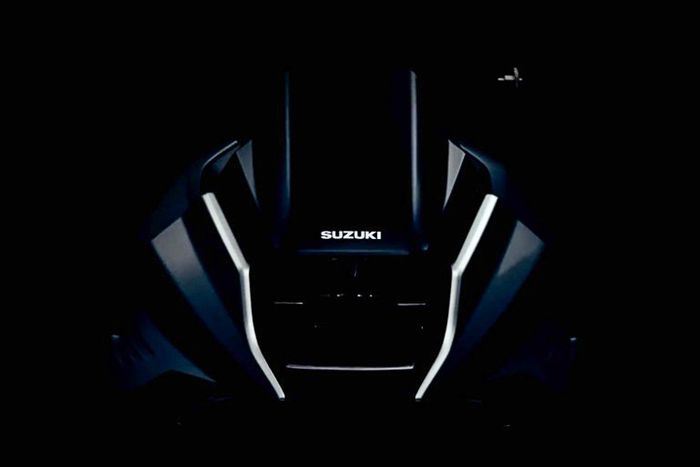 Bagian depan Suzuki Katana tampak temaram di video teaser keempat