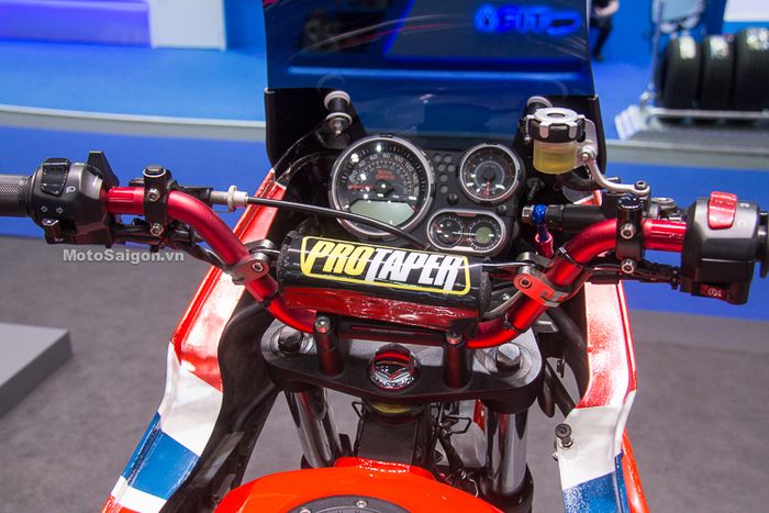 Panel instrumen masih menggunakan milik Himalayan