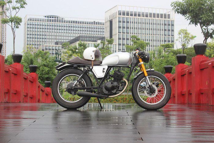 Gimana tertarik bikin cafe racer dari Suzuki Thunder 125