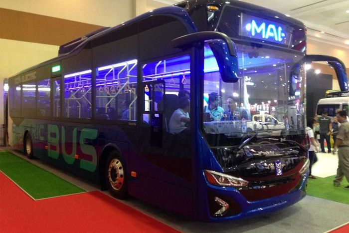 Bus listrik milik PT Mobil Anak Bangsa.(KOMPAS.com / GHULAM M NAYAZRI) 