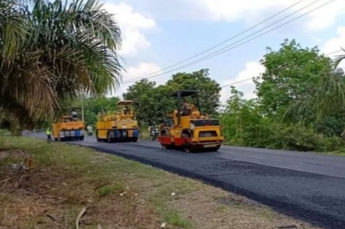 Pengerasan jalan menggunakan aspal karet