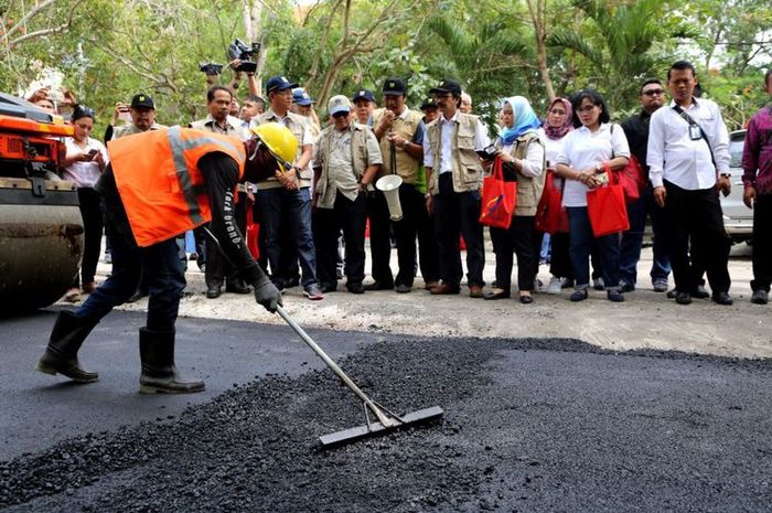 aspal jalan dari limbah plastik