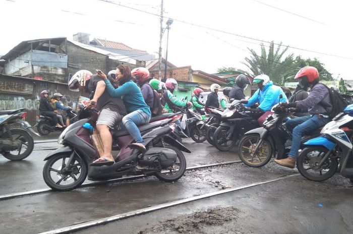 Pelintasan Kereta Volvo, Pejaten Timur, Jaksel