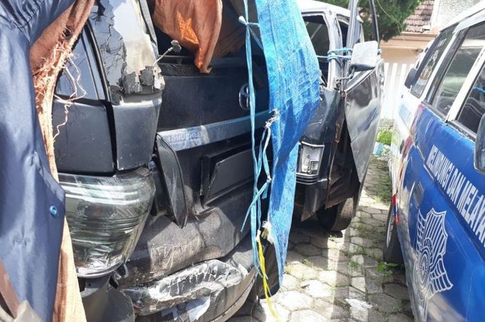 Mobil Toyota Fortuner nopol N 1251 BX milik Wakapolres Malang Kota Kompol Nandu Dyananta setelah ter