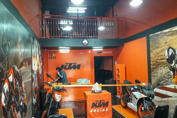 Dealer KTM yang baru diresmikan di Cipinang, Jakarta Timur
