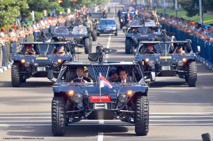 Kendaraan tempur yang ditumpangi Jokowi di Mabes TNI