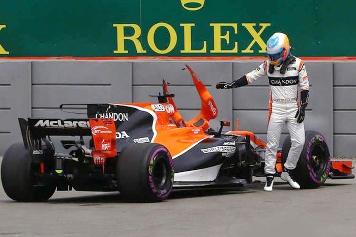 Fernando Alonso sering dikecewakan dengan daya tahan mesin Honda di mobil McLaren