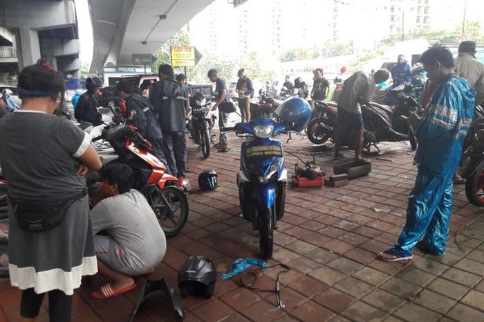 Motor mogok diservis mekanik dadakan dan bayar seikhlasnya