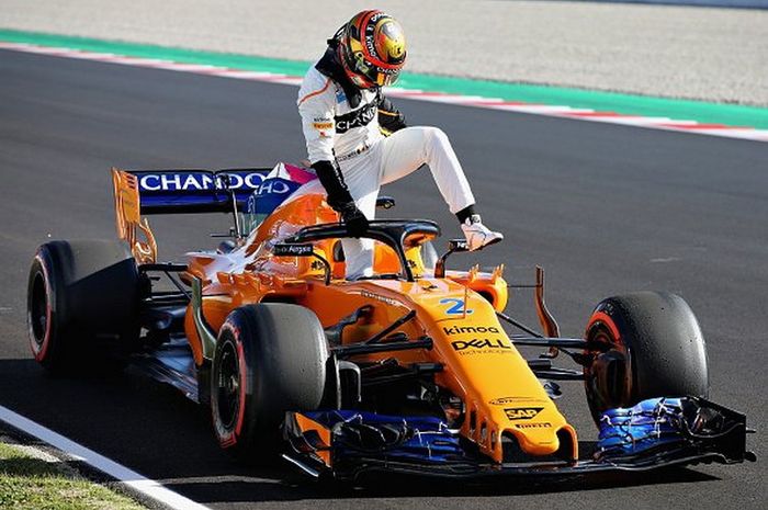 Mobil F1 tim McLaren mengalami masalah