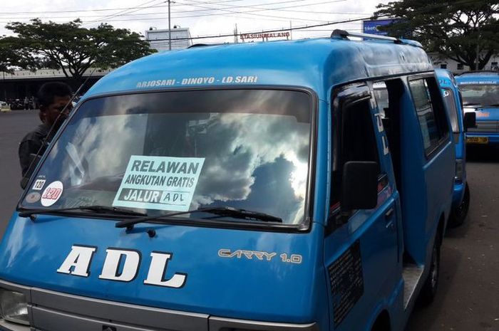 Angkot di Malang angkut penumpang gratis