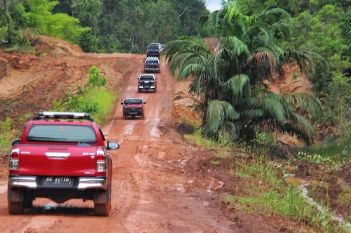 Kondisi jalan Papua yang masih rusak
