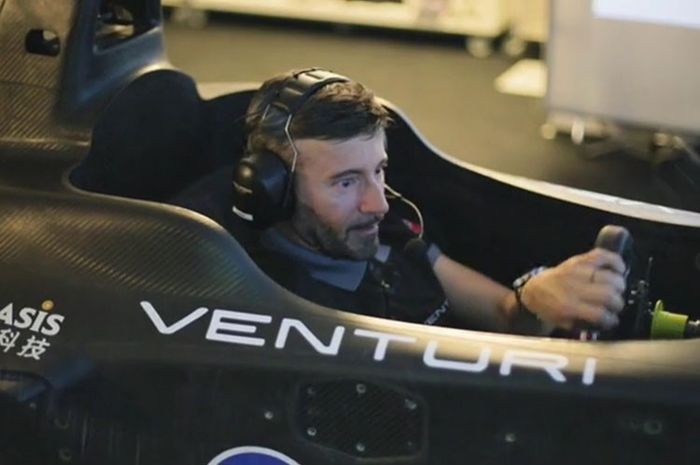 Max Biaggi mencoba mobil Formula E