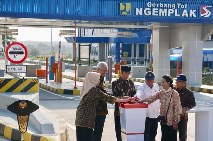 Presiden Jokowi meresmikan Tol Kartasura-Sragen