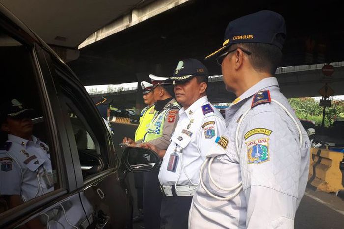 pelanggar ganjil-genap, bingung lewat mana sana sini ganjl-genap, tol ditutup