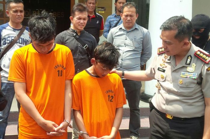 Kapolrestabes Bandung Kombes Pol Irman Sugema tengah melakukan ekspose pelaku begal di Mapolrestabes