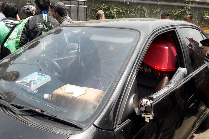 Toyota Corona anggota TNI yang tabrak pemotor di Jakarta Timur