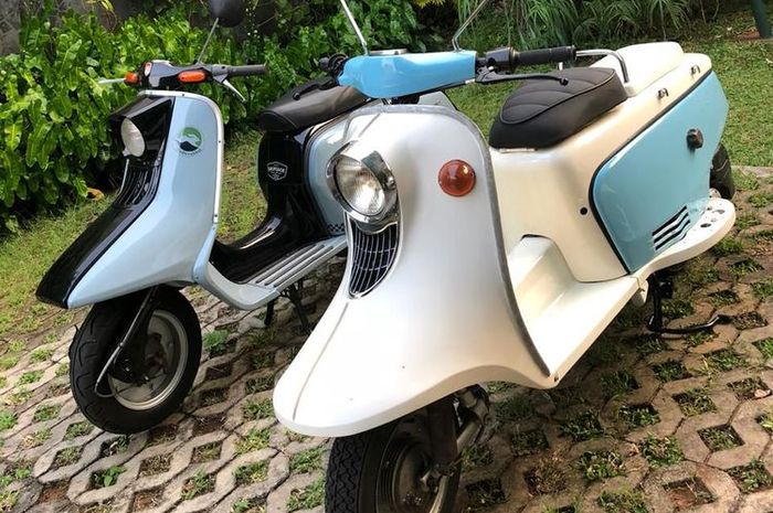 Dua jenis skuter klasik Fuji Rabbit milik Dodit Redjasa