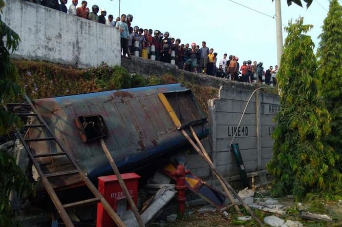 Bus kota terperosok dan terguling di Yogyakarta, tewaskan satu orang