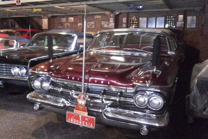 Chrysler Imperial yang pernah digunakan Presiden Soekarno .