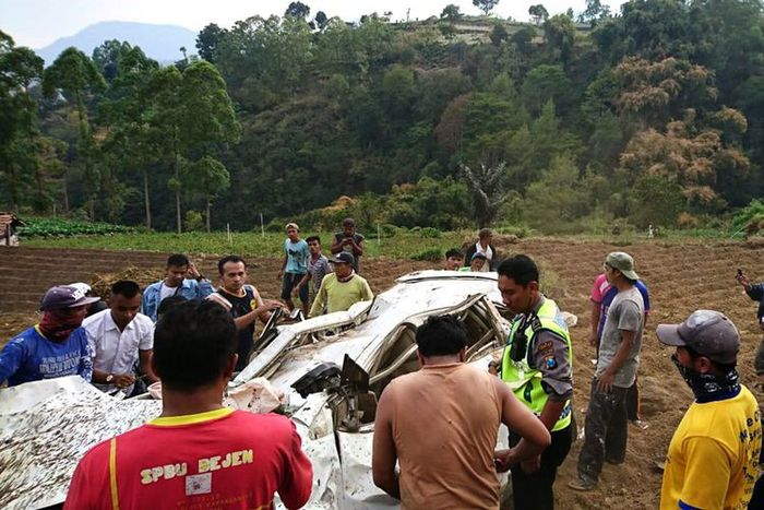 Kecelakaan Honda CR-V putih di Magetan, petani kaget ada mobil terbang