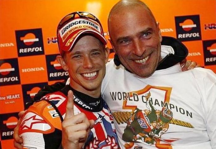 Livio Suppo dan Casey Stoner saat juara dunia MotoGP dengan tim Repsol Honda