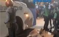 Bersenggolan, Pengendara Ojek Online Tewas Terlindas Bus Transjakarta