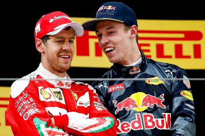 Sebastian Vettel dan Daniil Kvyat di podium GP F1 China 2016