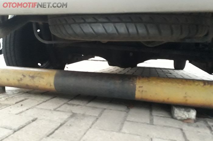 Ban serep Toyota Avanza letaknya dikolong mobil begitu juga posisi ban serep tipe MPV