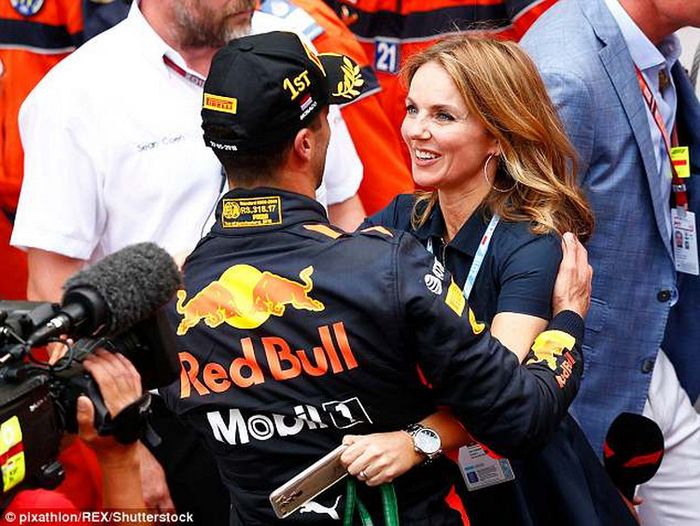 Geri Halliwell mengucapkan selamat kepada pemenang GP F1 Monako Daniel Ricciardo