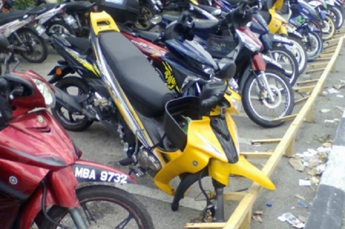 Yamaha 125ZR yang hilang rodanya di Malaysia
