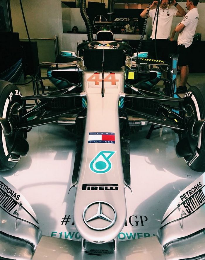 Ganti girboks dan kena penalti di F1 Bahrain, mobil Mercedes W09 bisa membawa Lewis Hamilton naik podium