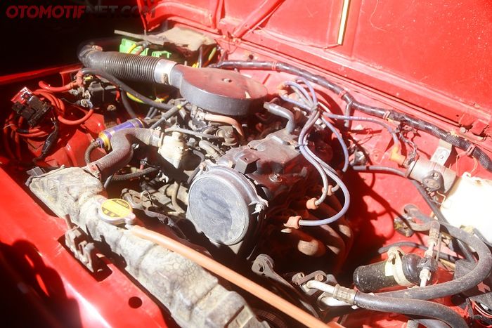 Mesin bawaan Jimny Super ini sudah tak lagi optimal, karena pernah mengalami musibah di salah satu event off-road. Sehingga diputuskan ganti mesin G16A milik Suzuki Vitara