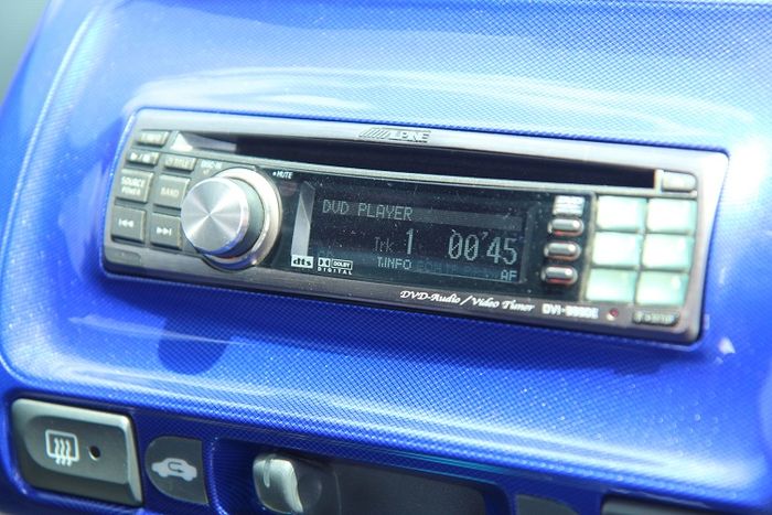 Headunit andalan Alpine F1 Status