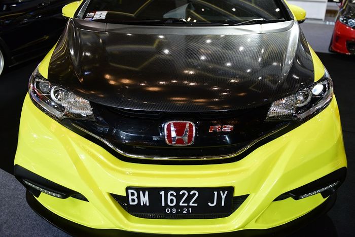 Body kit sporty, tidak ekstrem mengikuti desain bumper asli