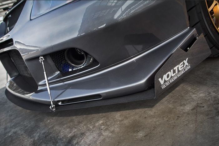 Front bumper dan adjustable lips spoiler dari Voltex yang memiliki performa mumpuni dalam memaksimalkan nilai aerodinamika. Tampilan lebih bengis hanya bonus