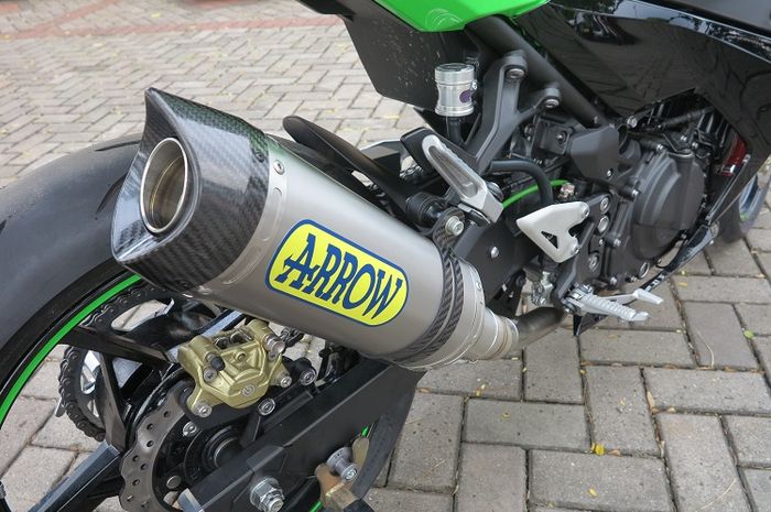 Knalpot slip-on Arrow, suara mantap!