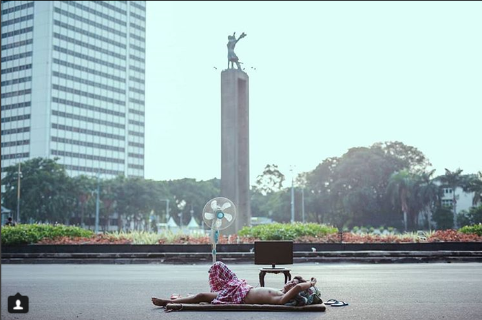 Warga bisa leluasa tidur di jalanan di dekat bundaran HI saat Lebaran ini