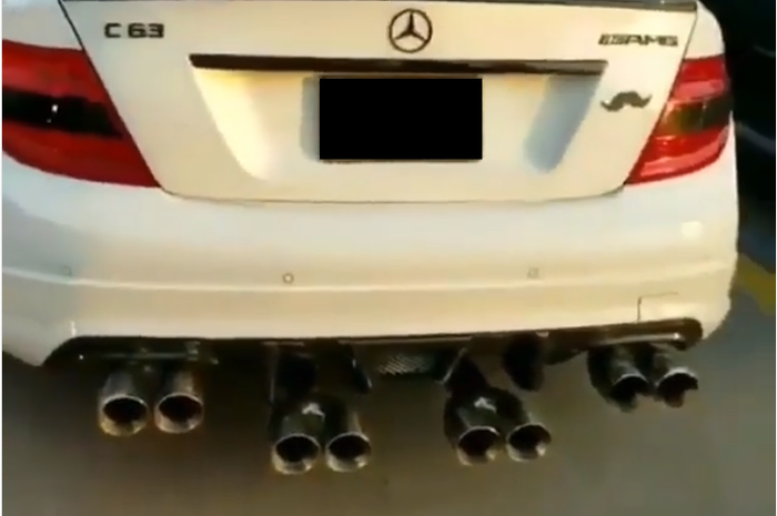 Mercedes-AMG C63 pakai banyak muffler