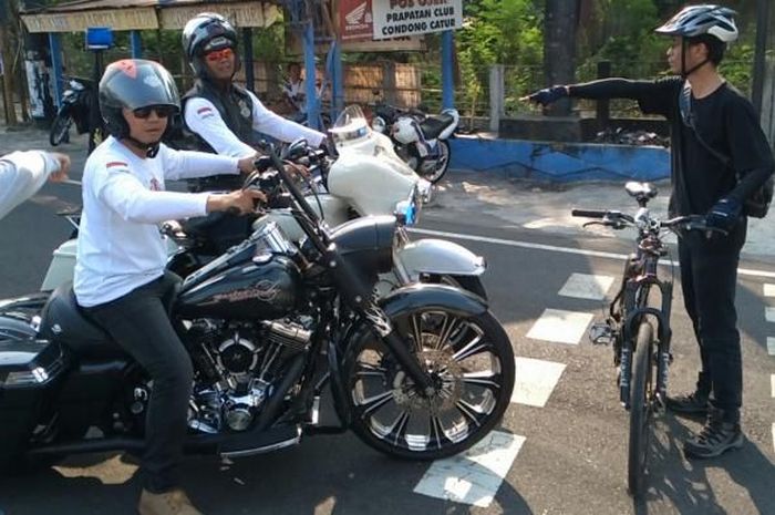 Konvoi Harley di Perempatan Condongcatur Depok Sleman sempat diadang warga karena dianggap arogan