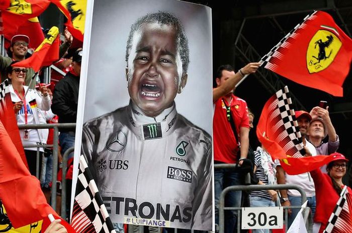 Fans garis keras Ferrari di Monza, Italia