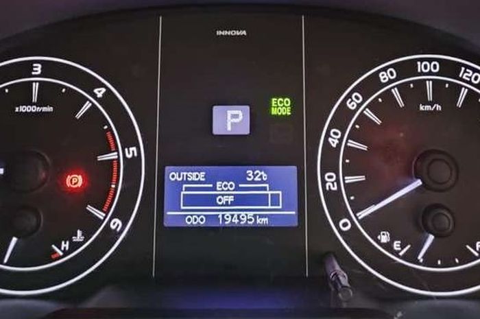 Tanda-tanda odometer digital mobil bekas sudah direset.